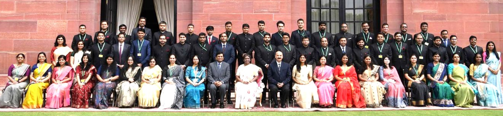 correct-information-is-the-oxygen-of-a-healthy-democracy-president-of-india