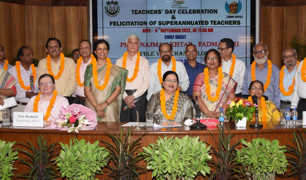 jmi-celebrates-teachers-day-felicitates-superannuated-teachers