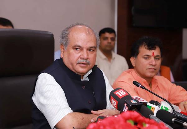 union-agriculture-minister-urges-farmers-to-register-for-the-pension-scheme