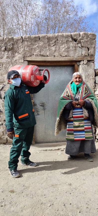 some-lpg-delivery-boys-infom-that-they-have-also-contributed-towrads-pm-cares-fund