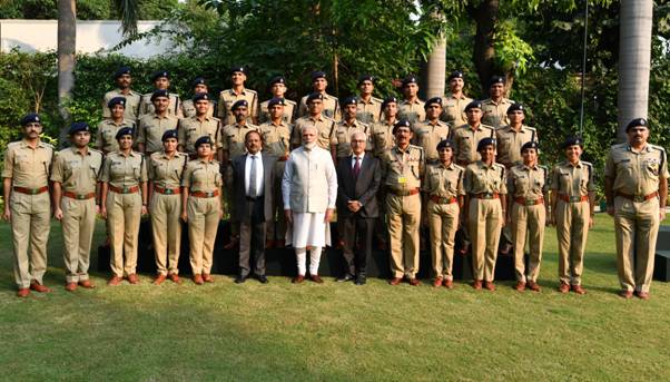 ips-probationers-of-2018-batch-call-on-pm