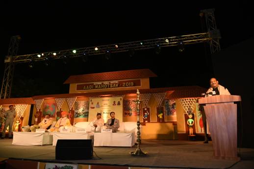 speaker-lok-sabha-visits-aadi-mahotsav-at-dilli-haat