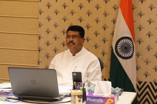 Announces setting up of a working group to regularly monitor the increase in the usage of steel decoding=