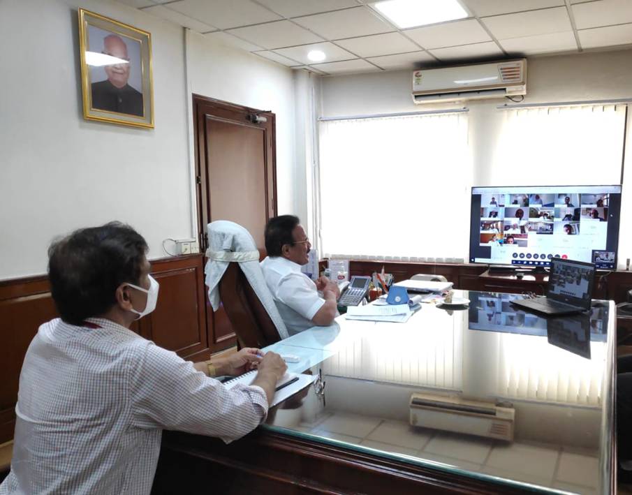 Gowda praises fertilizer industry for cooperating with Government to contain adverse impact of corona crisis decoding=