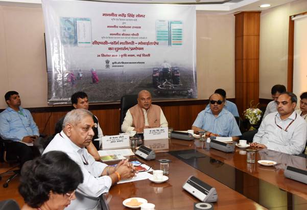 shri-narendra-singh-tomar-launches-two-agriculture-related-mobile-apps