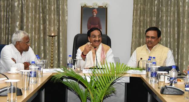 union-minister-of-hrd-dr-ramesh-pokhriyal-nishank-visits-national-bal-bhavan