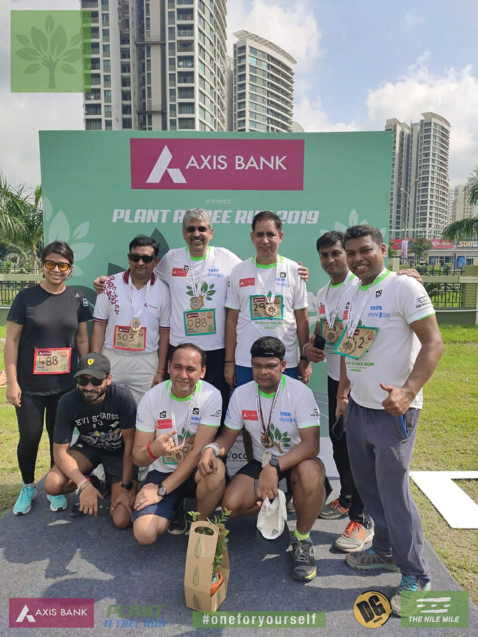 axis-bank-organizes-unique-marathon-to-encourage-tree-plantation