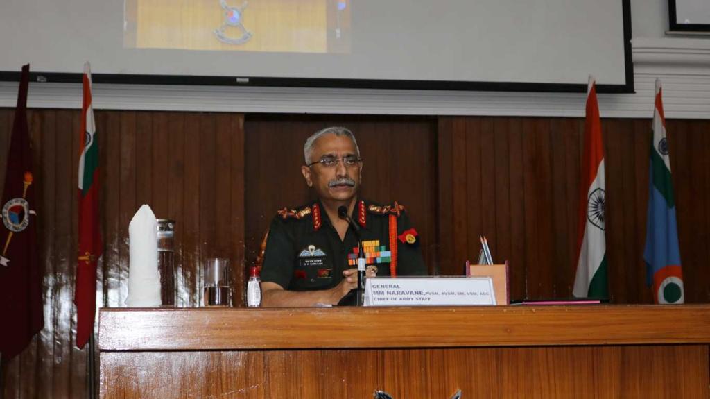 chief-of-army-staff-visits-college-of-defence-management-and-bison-division