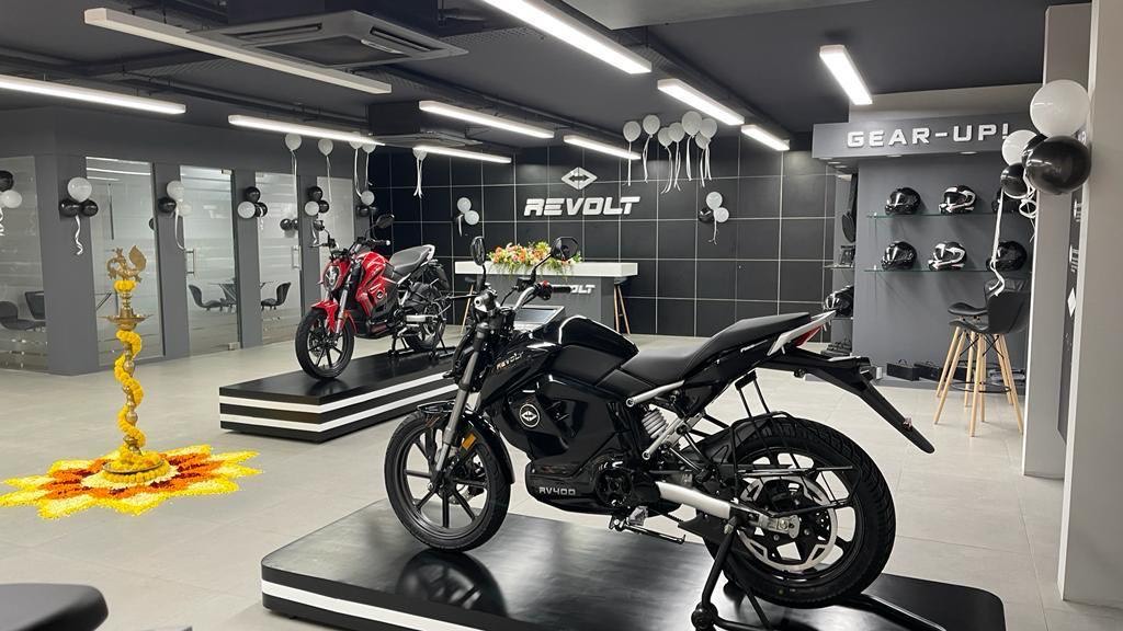 rattanindia-backed-revolt-opens-ev-dealership-in-bangalore