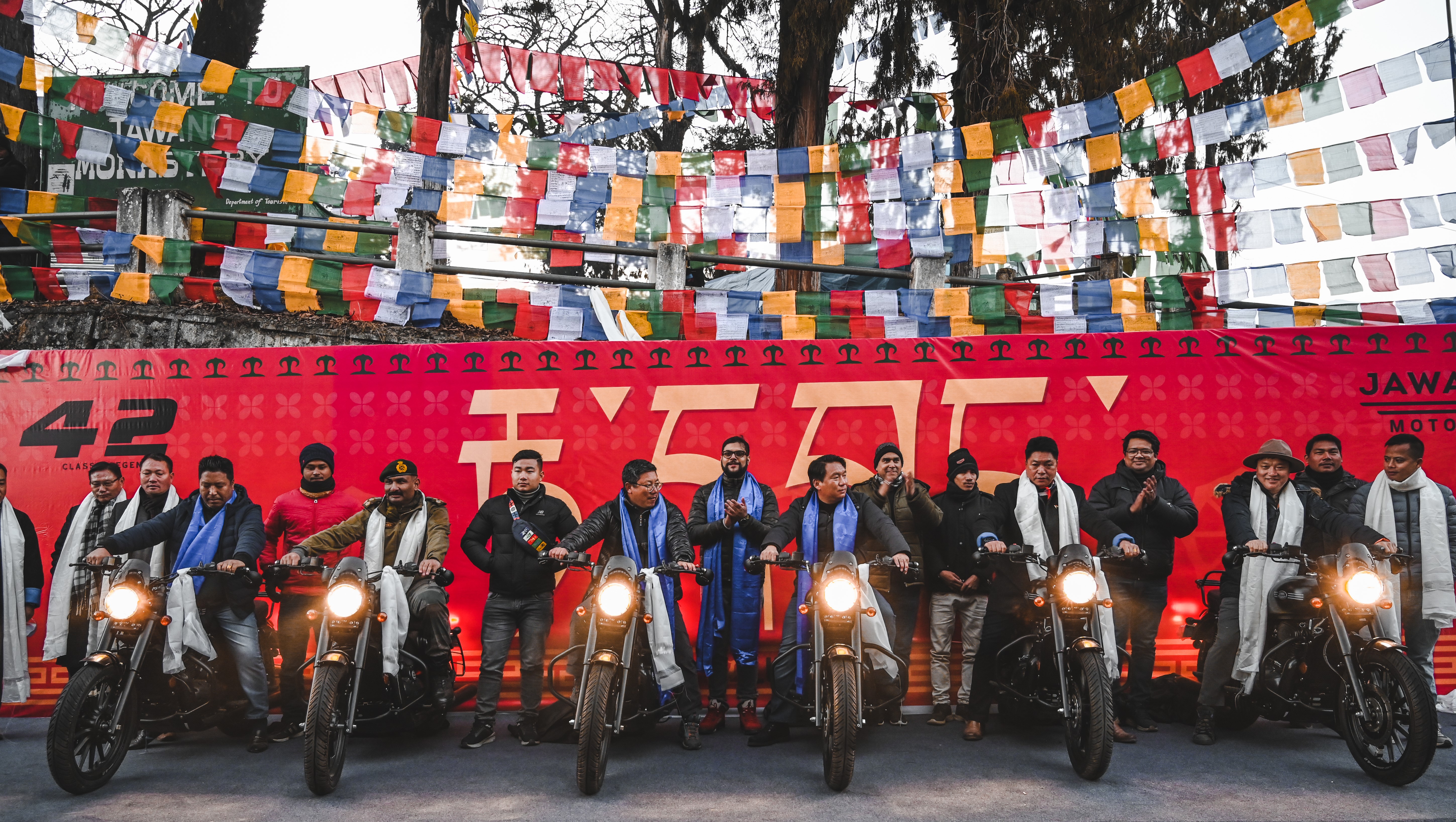 jawa-yezdi-motorcycles-unveils-jawa-42-tawang-edition-at-torgya-festival-in-tawang