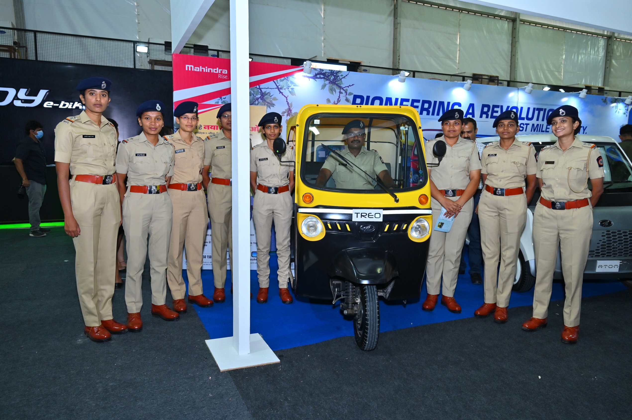 mahindra-showcases-its-wide-range-of-electric-vehicles-at-the-pune-alternate-fuel-conclave-2022
