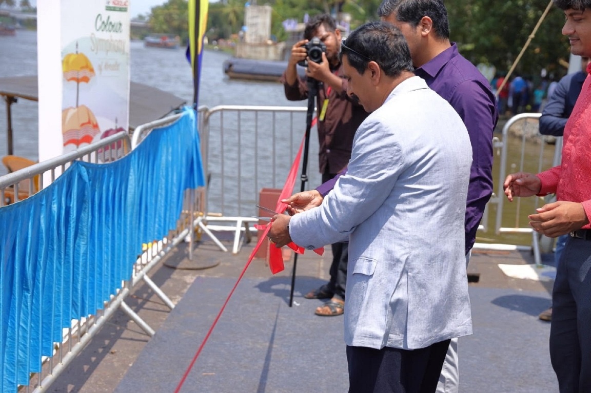 Kansai NerolacPaints Ltd. createsa Floating Pookalamwith recyclable Nerolac paint canson the occasion of Onam decoding=