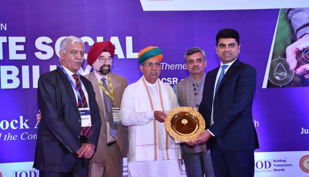 muthoot-finance-bags-golden-peacock-award-for-csr-for-fy21-22