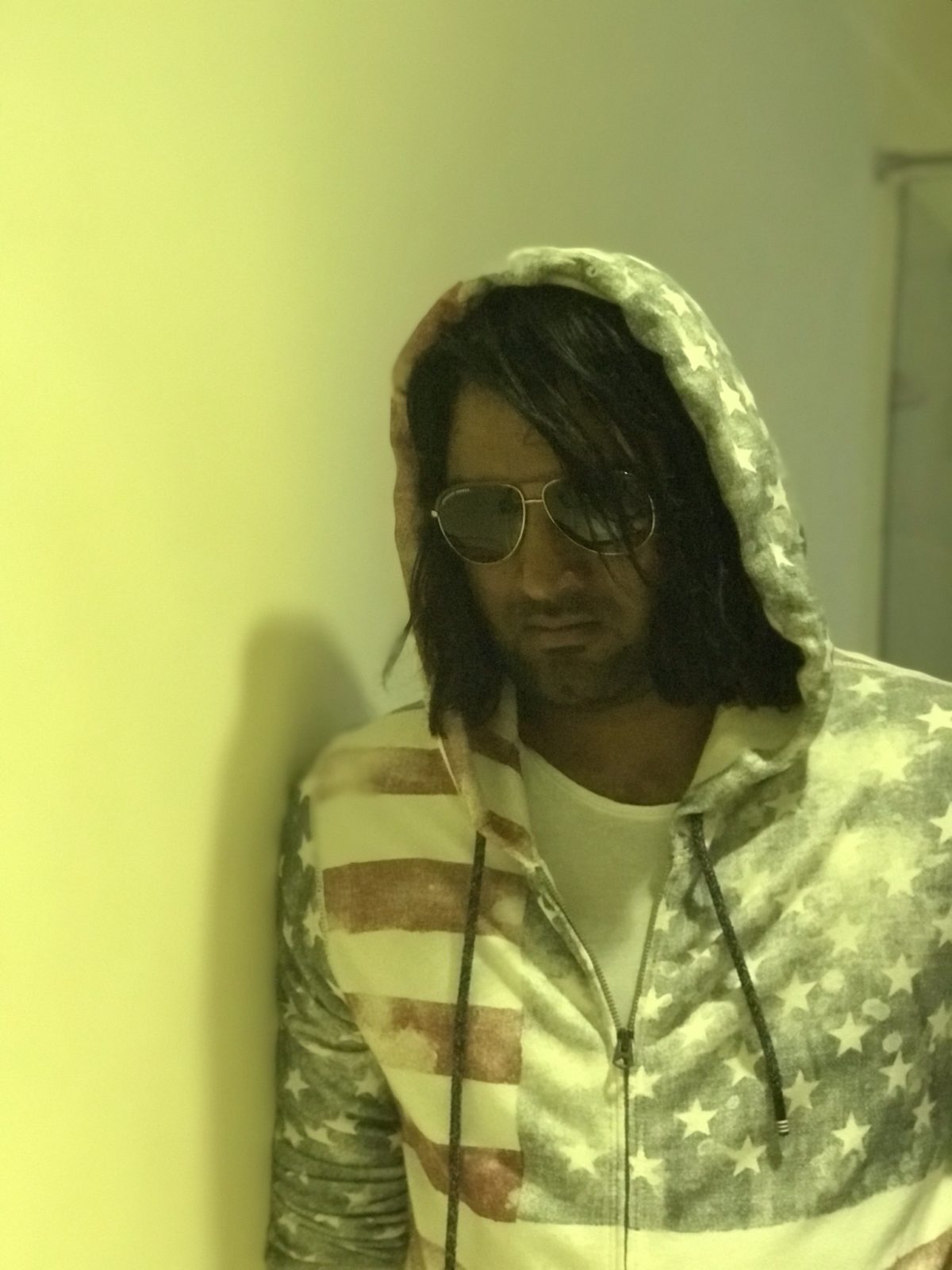 advantages-and-disadvantages-of-being-an-anonymous-singer