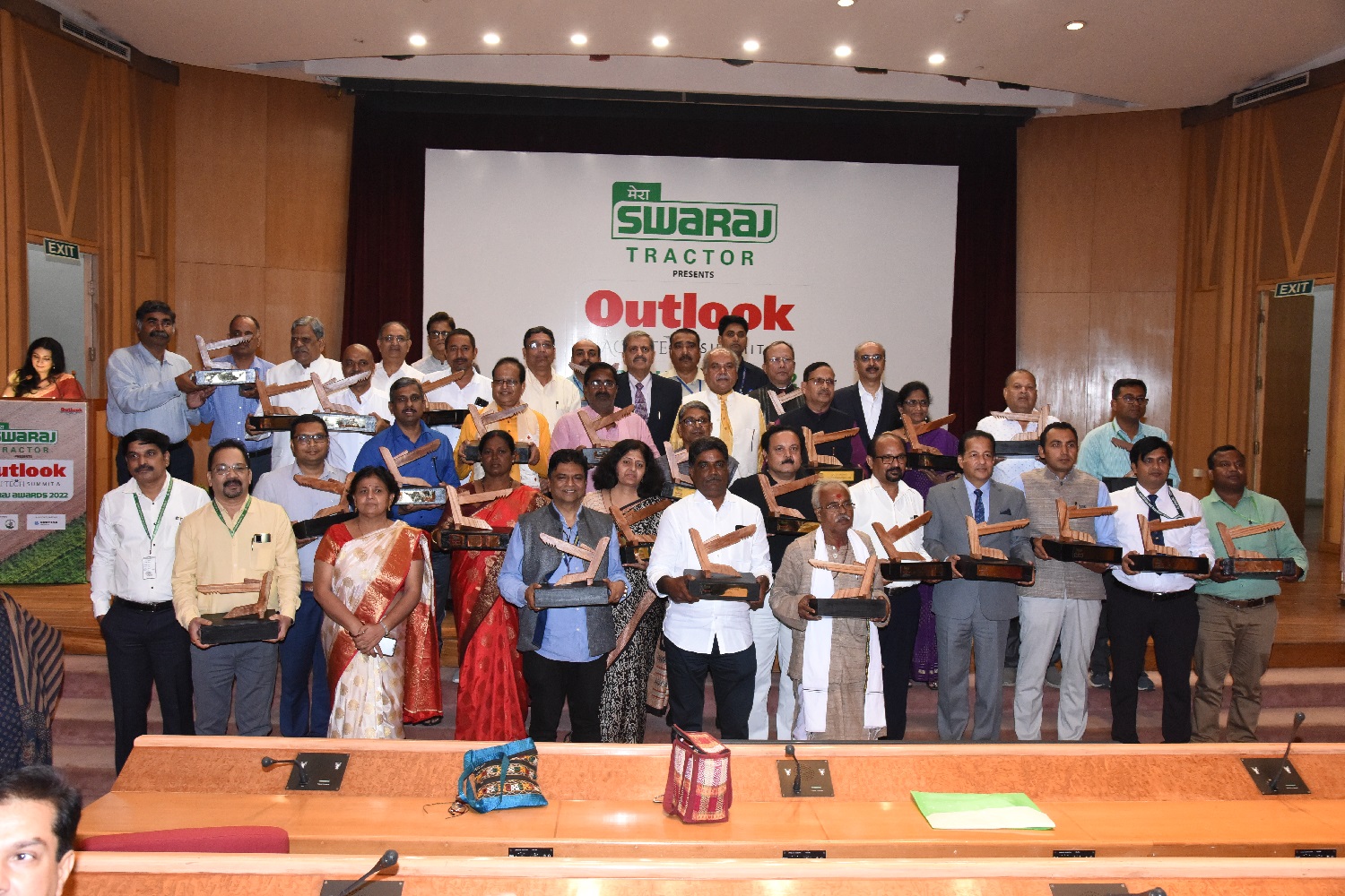 Swaraj Tractors recognizes heroes of Indian Agriculture at the 4th  edition of Swaraj Awards decoding=