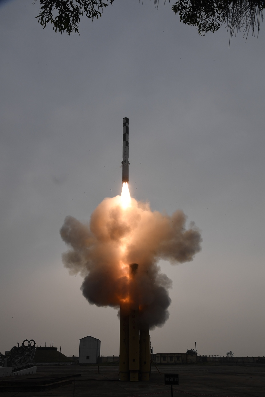 successful-launch-of-two-brahmos-missiles-from-land-and-air-platforms