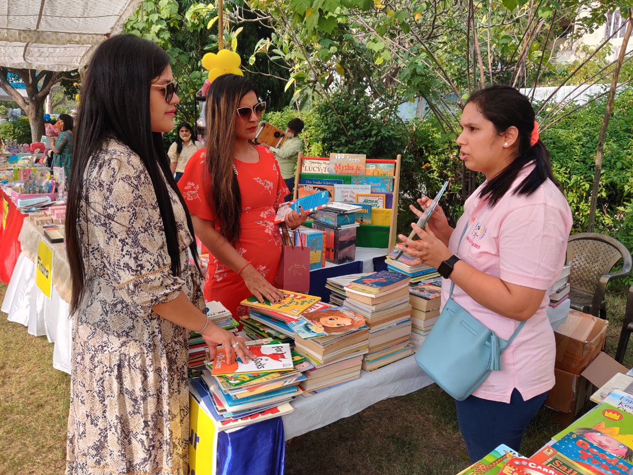 podar-jumbo-kids-plus-offers-a-box-full-of-surprises-to-its-students-through-childrens-day-carnival