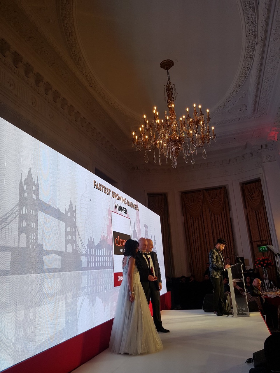 clove-dental-bags-tie-awards-2019-for-fastest-growing-business-of-year-in-india