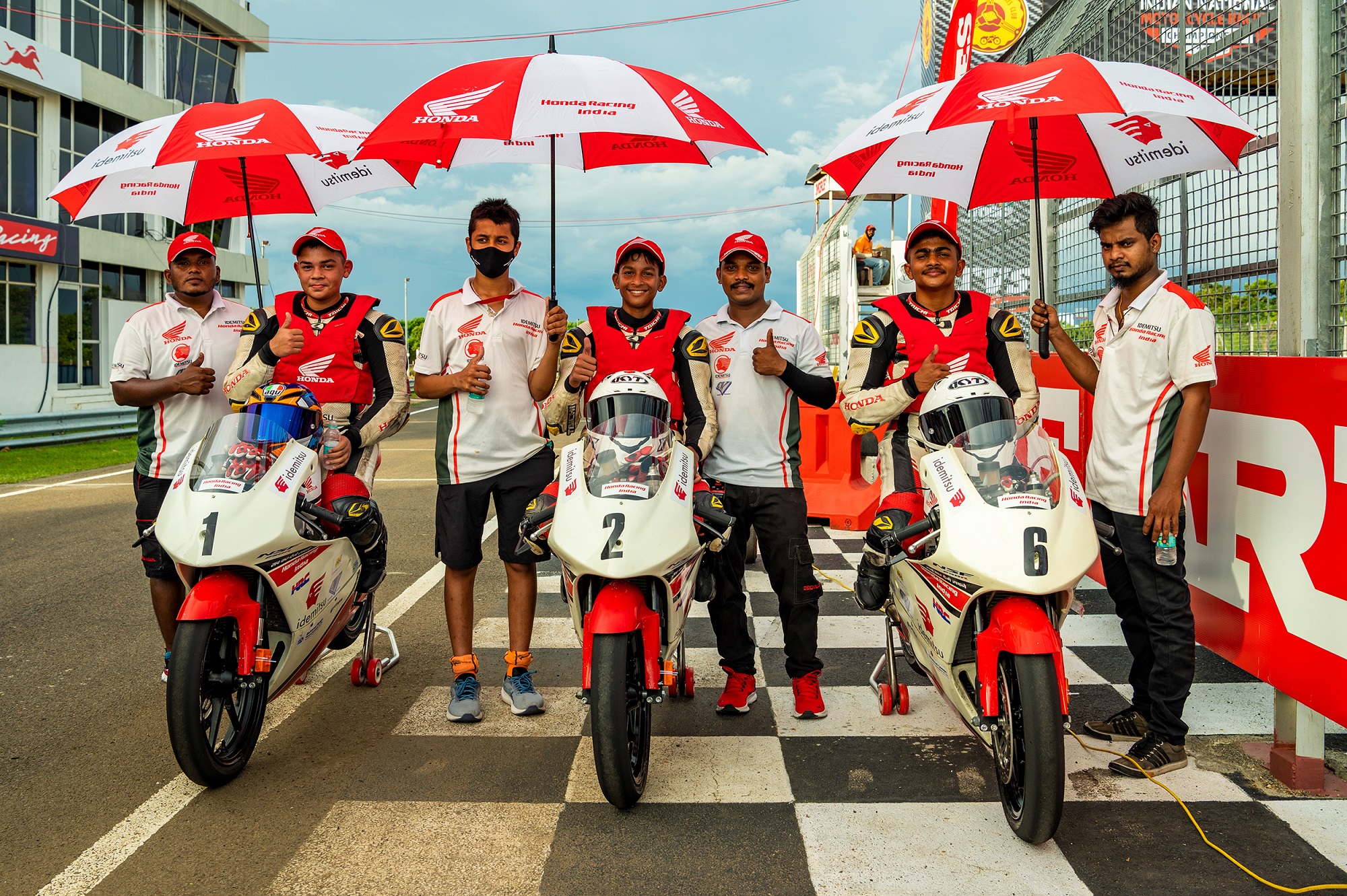 next-gen-riders-put-up-an-impressive-show-on-day-1-of-round-3-of-mrf-mmsc-fmsci-indian-national-motorcycle-racing-championship-2021