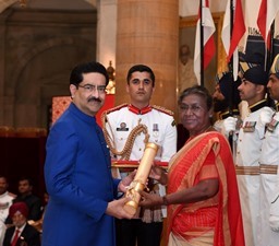 industrialist-kumar-mangalam-birla-receives-padma-bhushan